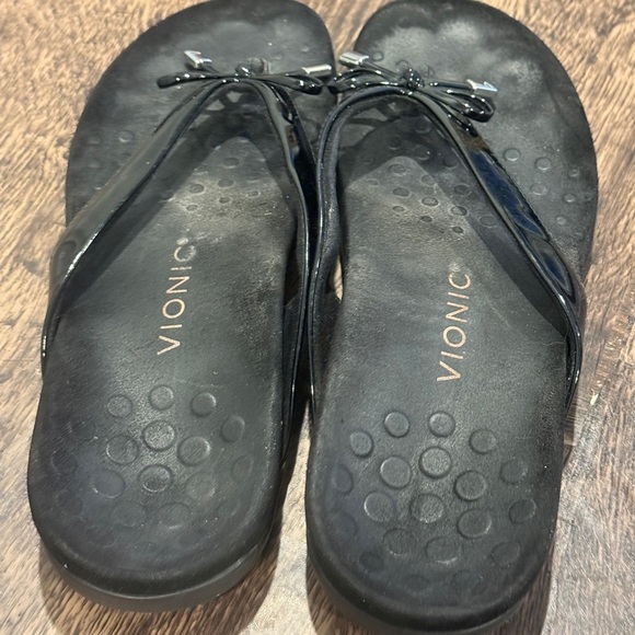 Vionic Black Sandals Sleek Comfortable Design - Picture 3 of 5